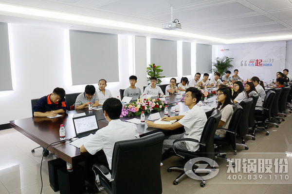 人力部門對新員工進行培訓